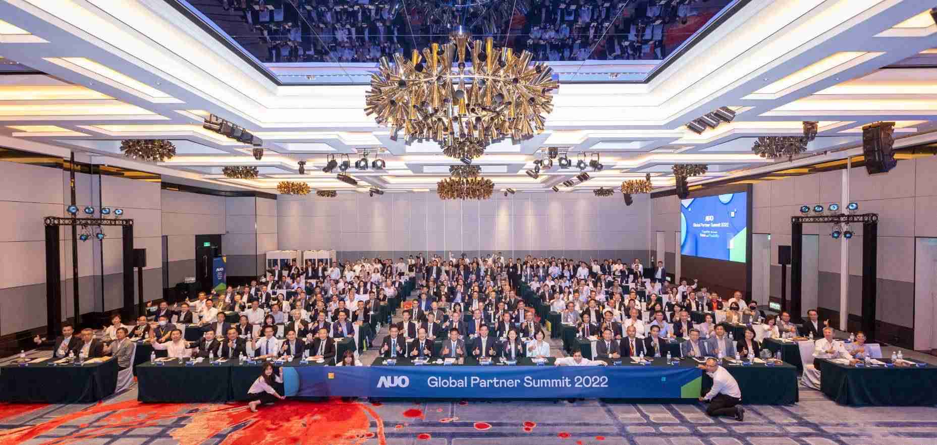 友達推動「安心、、創新、、、用心、、同心、、、盡心」五星職旅，，，，為菲籍員工打造全方位照護，，，首度贏得「人權實踐與發展領袖獎」殊榮