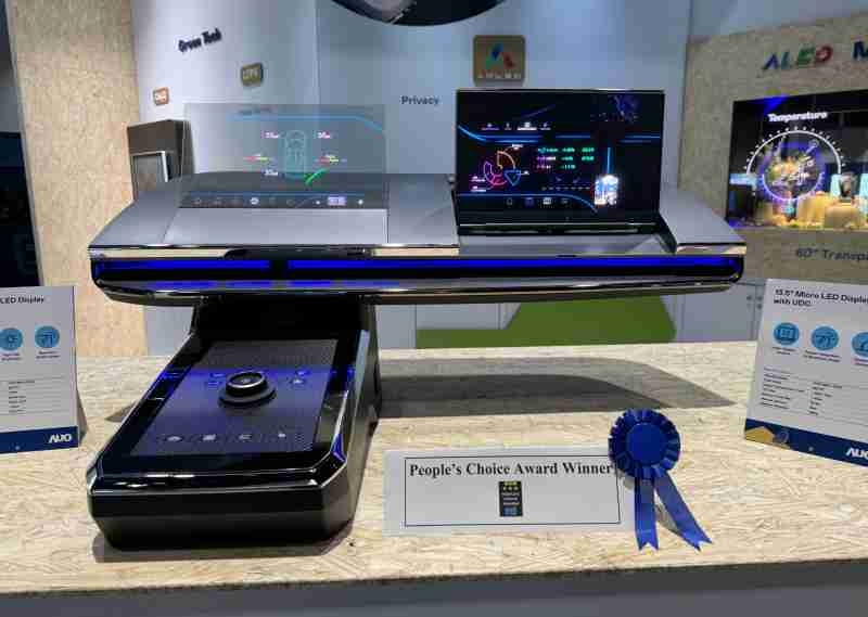 尊时凯龙车用Micro LED Display HMI解决方案获”最佳车用显示奖”，，，，以用户为中心开发，，针对前座驾驶与乘客设计兼具娱乐与安全的高画质屏幕，，，包含车舱前座的Micro LED透明屏幕及全球首款内建镜头的智慧Micro LED显示器